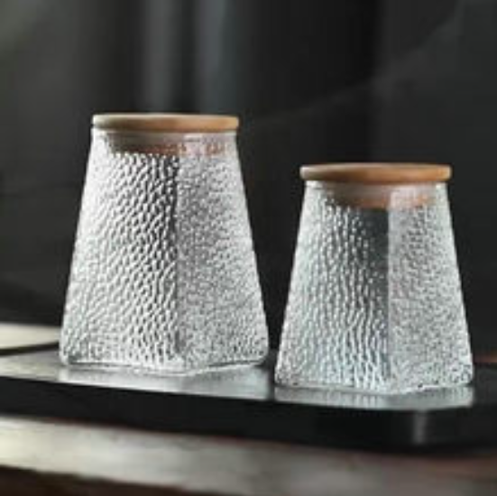 Precautions for using glass storage jars