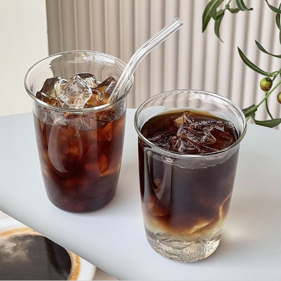 The texture of the glass water cup