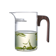 Tea and water separation and filtration integrated crescent cup