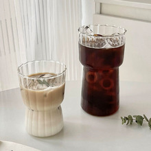 Transparent vertical pattern waist-hugging glass cup